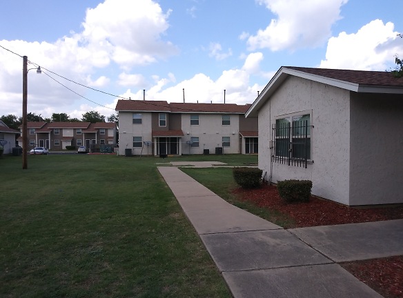 Peppertree Acres Apartments - Fort Worth, TX