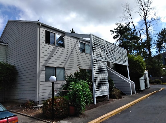 Woodview Village Apartment Homes - Newberg, OR