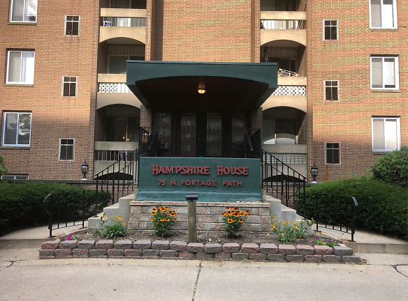 Hampshire House Apartments - Akron, OH