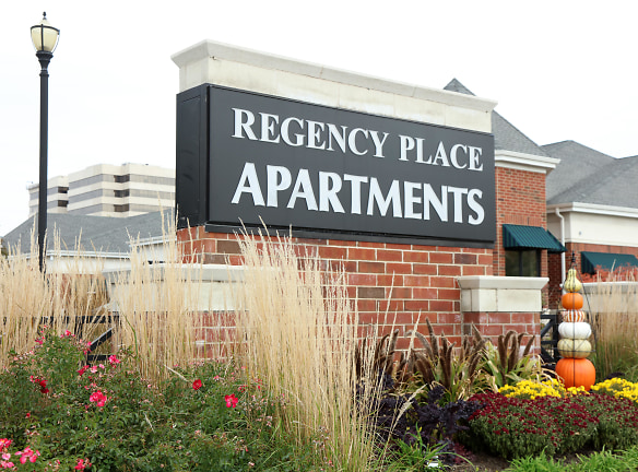 Regency Place Apartments - Oakbrook Terrace, IL