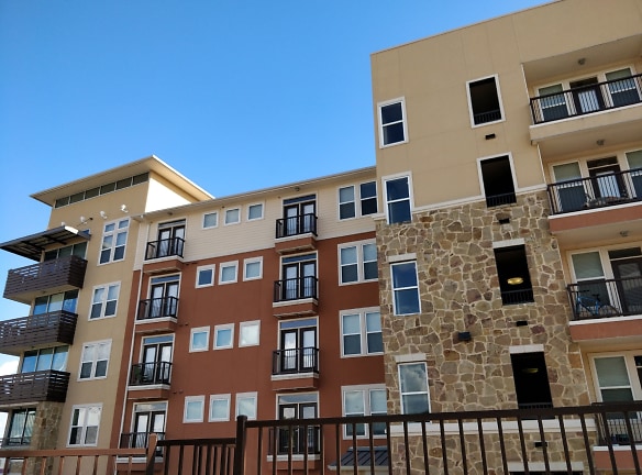 4000 Hulen Urban Apartment Homes - Fort Worth, TX