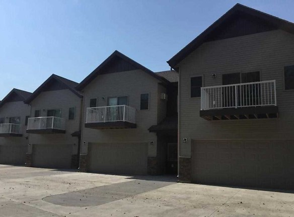 River Rock Townhomes - West Fargo, ND
