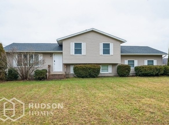 6283 Giddings Rd - Rootstown, OH