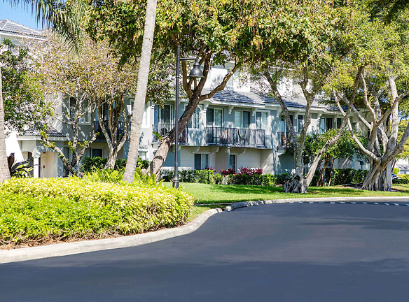 Villas D'Este Apartments - Delray Beach, FL