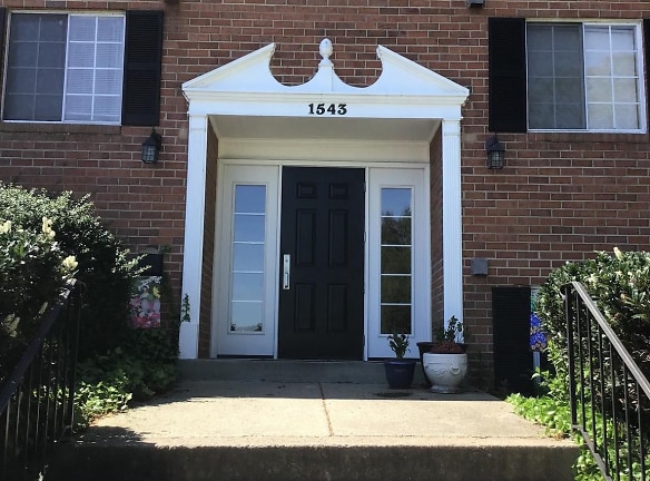 1543 Colonial Dr #101 - Woodbridge, VA