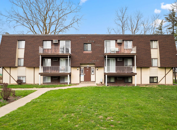 Pine Grove Apartments - Elyria, OH