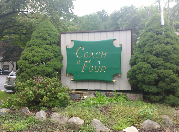 Coach N Four Manor Apartments - Jefferson Valley, NY
