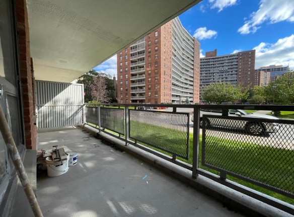 61-25 98th St unit 1C - Queens, NY