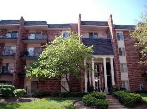 Forest Hill Apartments - Downers Grove, IL