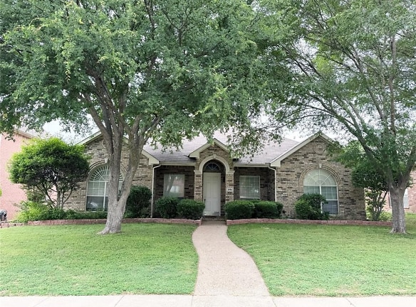 1801 Chester Dr - Plano, TX