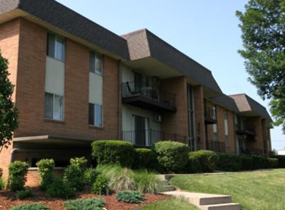 Riverland Woods Apartments - Sterling Heights, MI