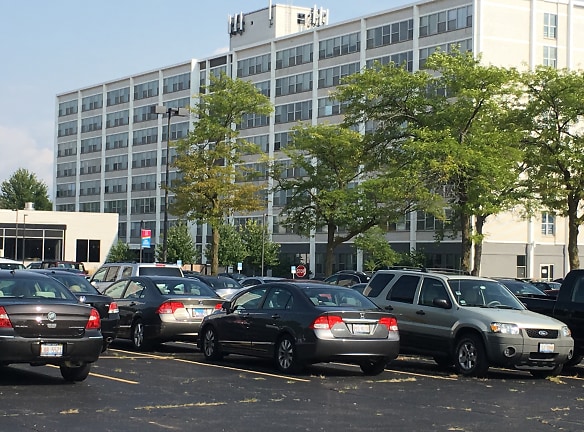 University Plaza Apartments - Dekalb, IL