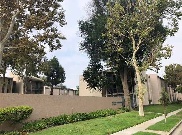 Del Amo Gardens Apartments - Long Beach, CA