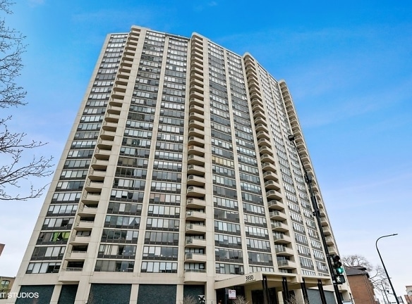 3930 N Pine Grove Ave 1505 Apartments - Chicago, IL