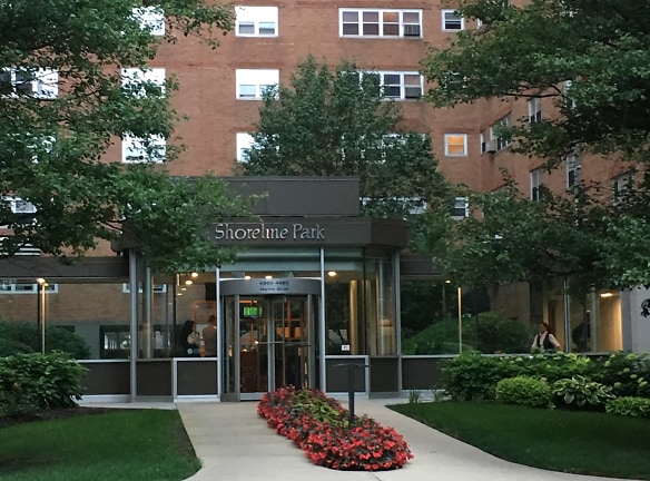 Shoreline Park Apartments - Chicago, IL