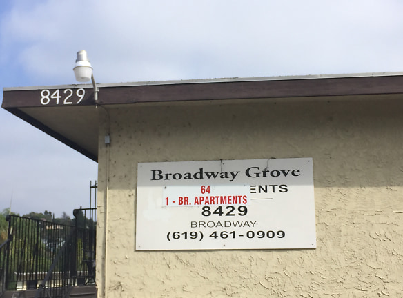 Broadway Grove Apartments - La Mesa, CA