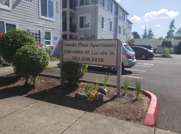 Lincoln Wood Apartments - Portland, OR
