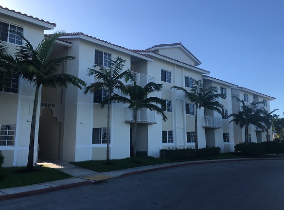 Davie Road Triangle Apartments - Hollywood, FL