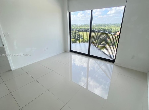 5252 NW 85th Ave #910 - Doral, FL