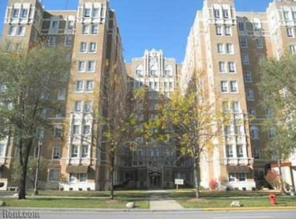 Country Club Apartments 1 - Chicago, IL