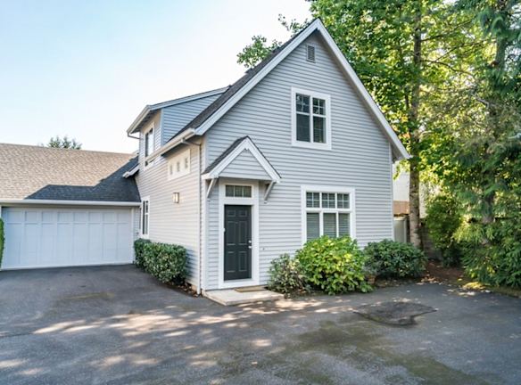 1588 Oak St - Lake Oswego, OR