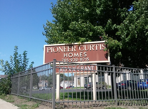 Pioneer Curtis Homes Apartments - Topeka, KS