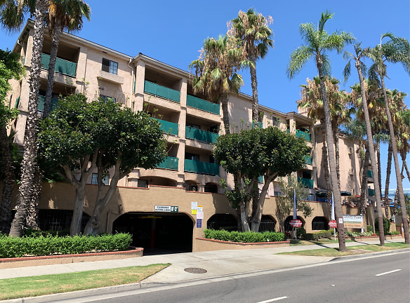 Broadway Plaza Apartments - Santa Ana, CA