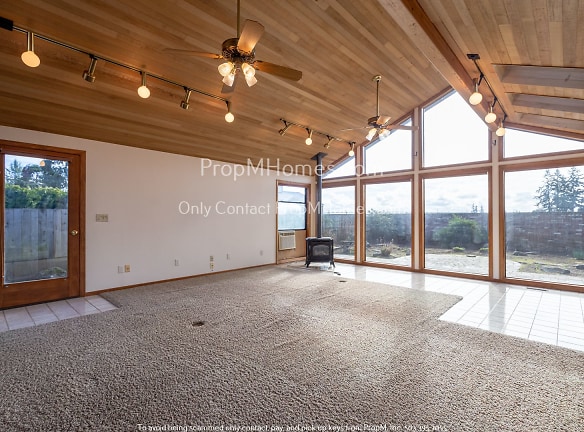 7030 SW Molalla Bend Rd - Wilsonville, OR