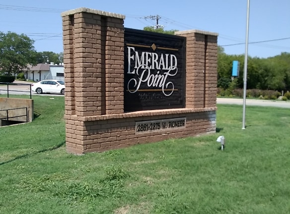 Emerald Point Apartments - Irving, TX