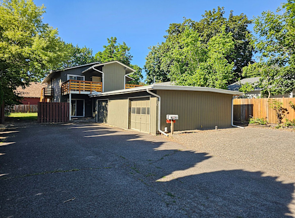 810-12 Spring Ave - La Grande, OR