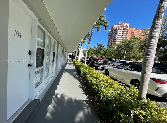 35 Edgewater Dr #104 - Coral Gables, FL
