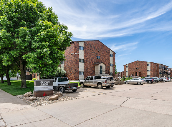 Oakwood Estates Apartments - Sioux Falls, SD