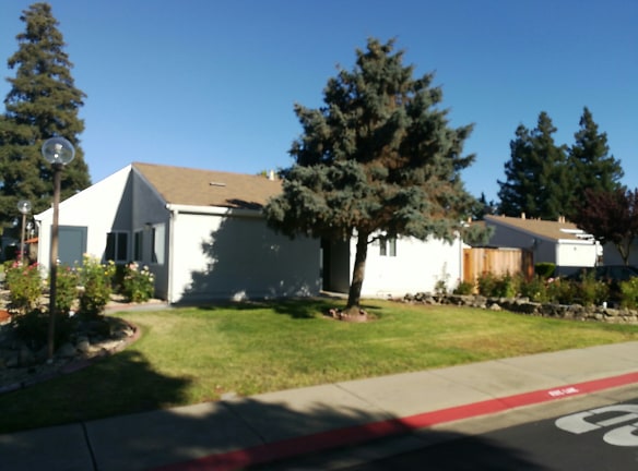 Hillcrest Gardens-Livermore Apartments - Livermore, CA