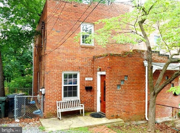 1655 N Colonial Terrace - Arlington, VA