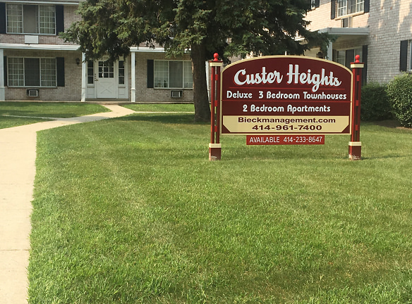 Custer Heights Apartments - Milwaukee, WI