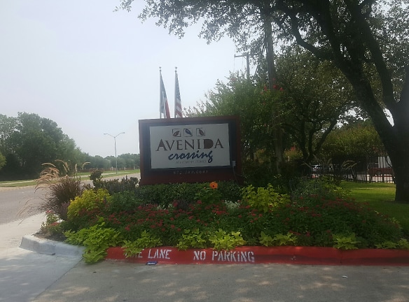 Avenida Crossing Apartment Homes - Dallas, TX