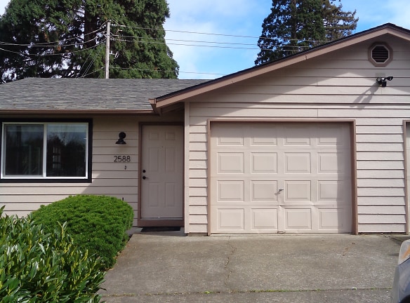 2588 Wintergreen Ave NW unit 1 - Salem, OR