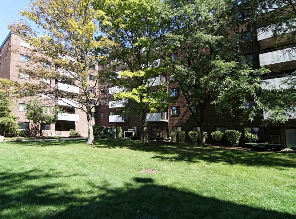 Thornwood Apartments - Chicago Heights, IL