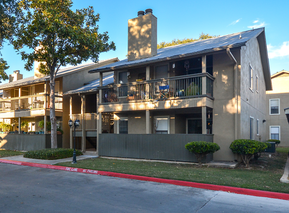 Lakeside Apartments - Kerrville, TX