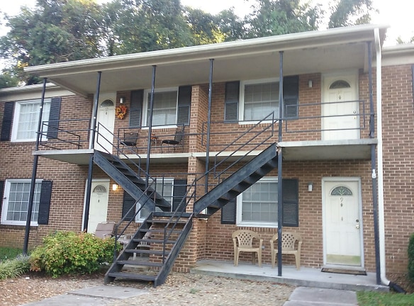 Stratford Arms Apartments - Knoxville, TN