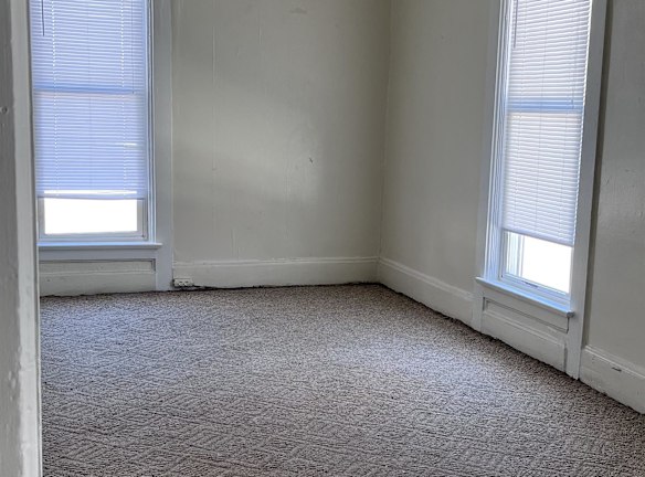 120 1st Ave NE - Mount Vernon, IA