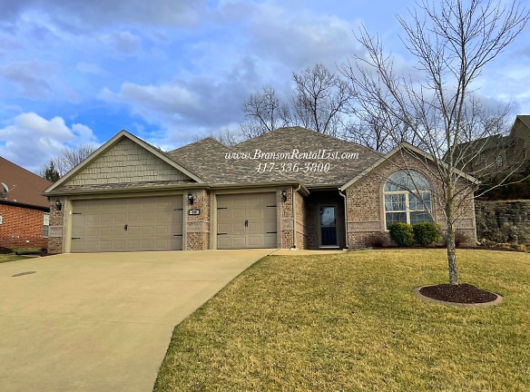 210 Stoney Pointe Dr - Hollister, MO