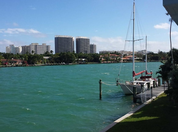 Town & Country Apartmemts - Bay Harbor Islands, FL