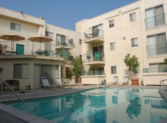 Park Merridy Apartments - Northridge, CA