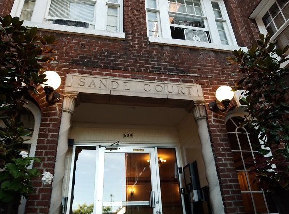 Sande Court Apartments - Portland, OR