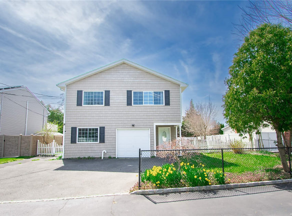 151 Floral Ave - Bethpage, NY