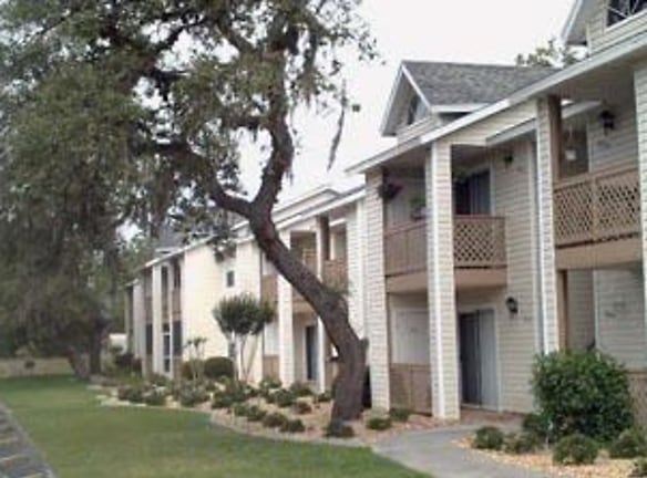 Glen Oaks Apartments - Spring Hill, FL