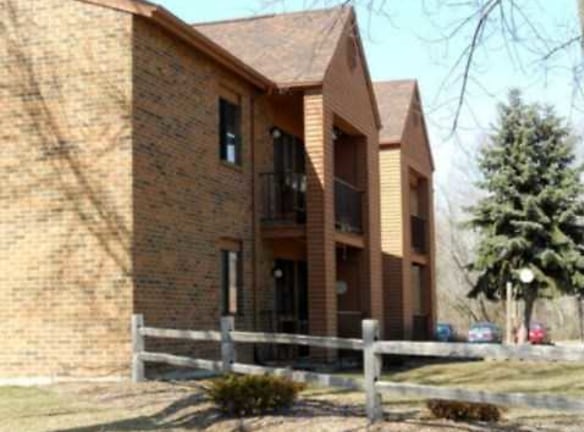 Whitewater Court Apartments - Whitewater, WI