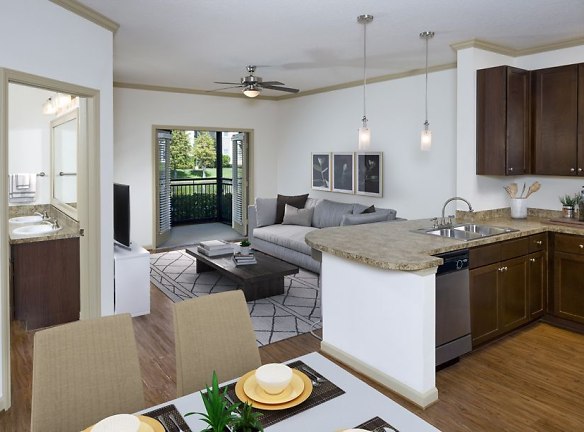 Camden Montague Apartments - Tampa, FL