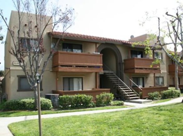 Las Flores Garden Apartments - Pico Rivera, CA